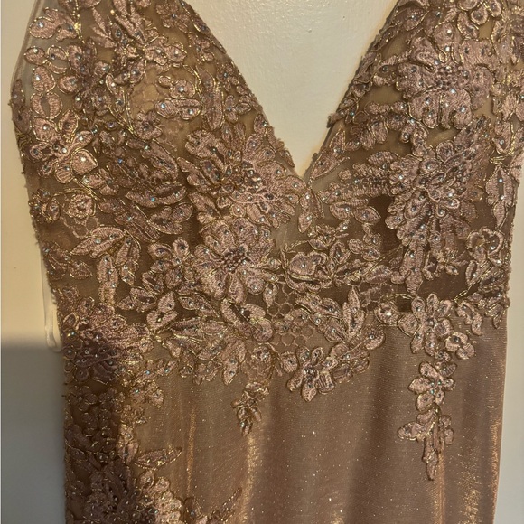 Elegant Beaded Lace Gown Camille La Vie Size 8 - Picture 6 of 8